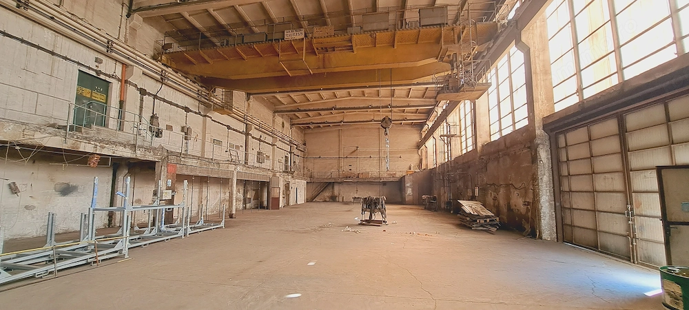 Bulevardul Basarabia, zona Faur, hala 1100 mp cu pod rulant