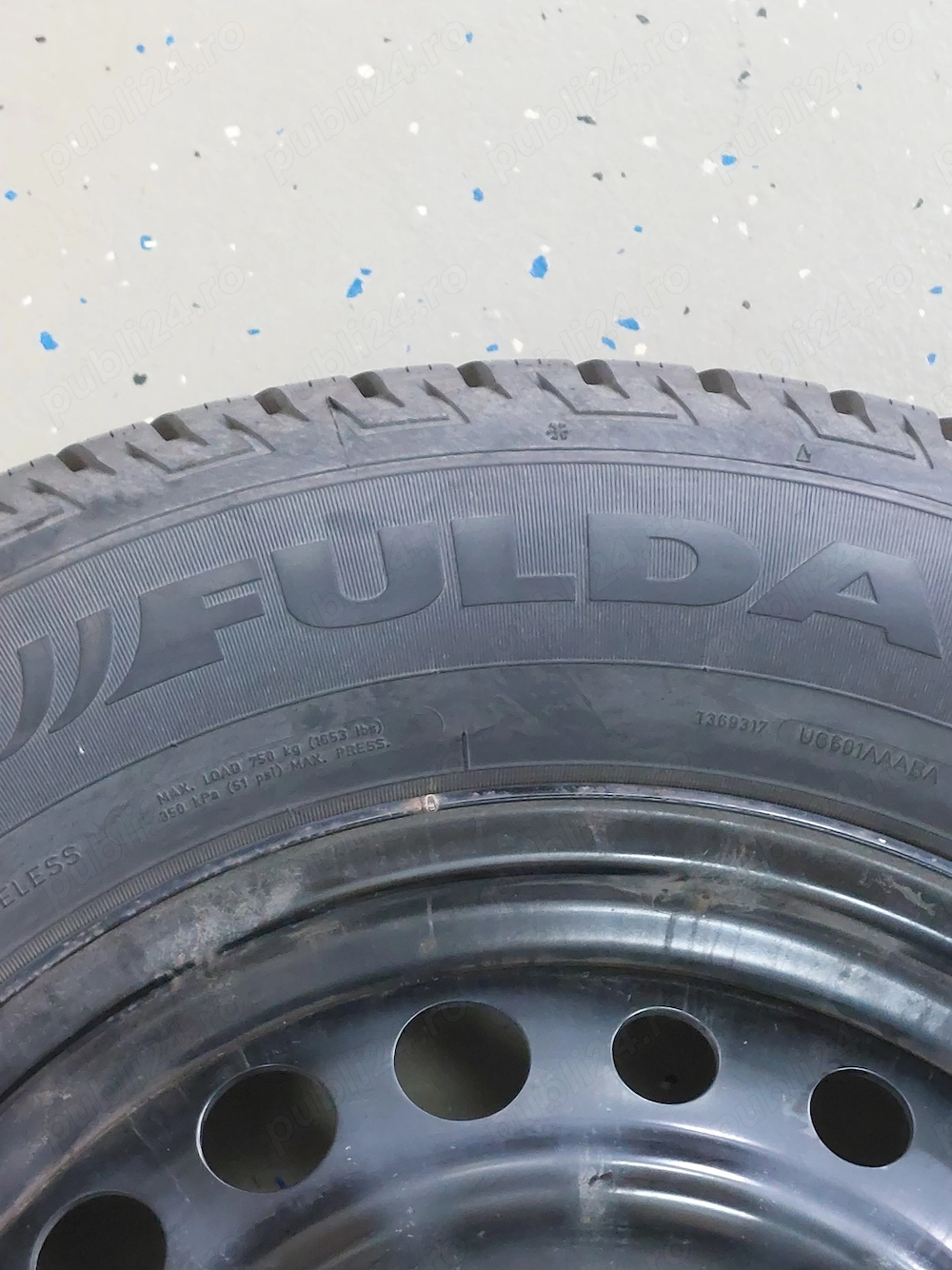 Set roti cu cauciucuri de iarna 215/65R16, set capace si set jante tabla originale Renault.