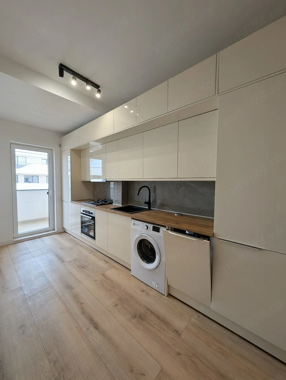 Apartament cu 3 camere, parcare subterana, în Florești, zona Eroilor!