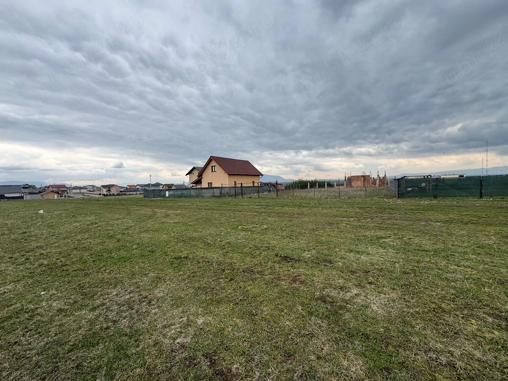 Vand loturi de teren intravilan intre Bod si Sanpetru  
