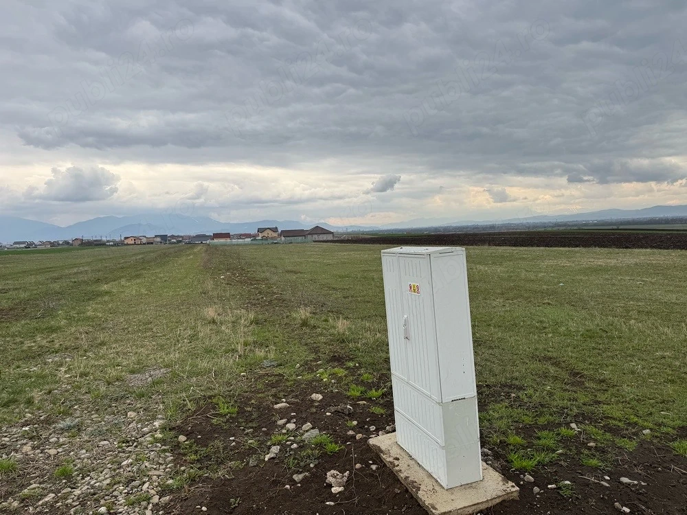 Vand loturi de teren intravilan intre Bod si Sanpetru  