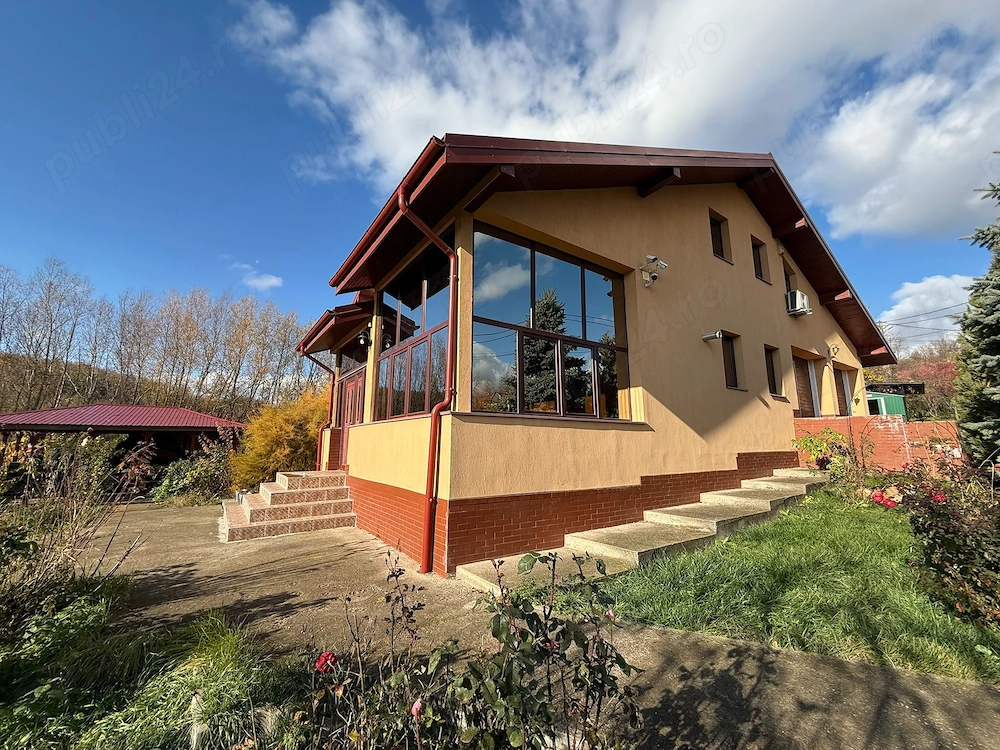 Casa si teren 1500 mp. Girov