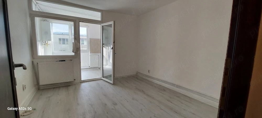 Garsoniera spatioasa Tractorul