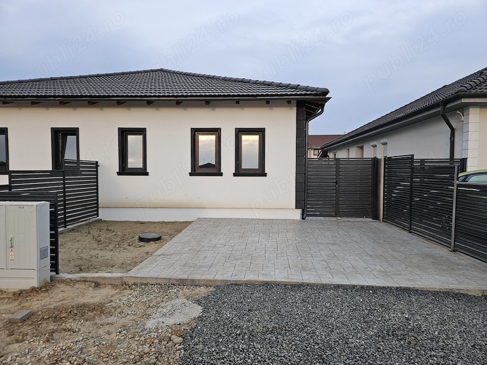 	Proprietar vând ap.cu 3 camere 2 băi în duplex nou, Mănăstirea Şag, "La doi paşi" 