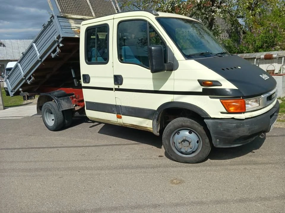 Iveco Daily basculabil pe cutie pe 3 parti
