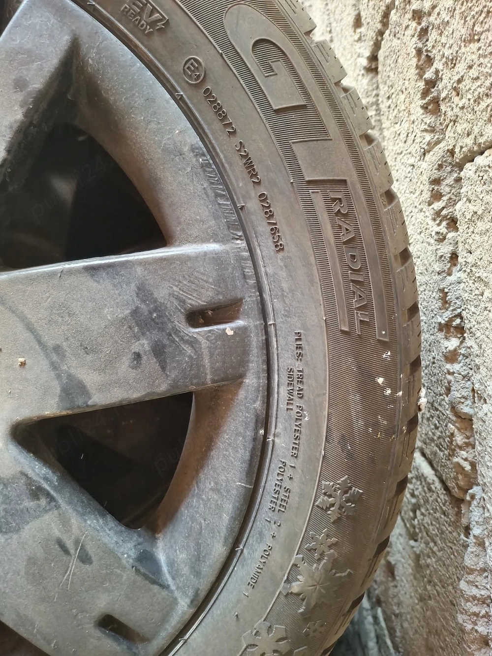 Vând cauciucuri cu tot cu jante,pt detalii sunați la Nr 0746847889