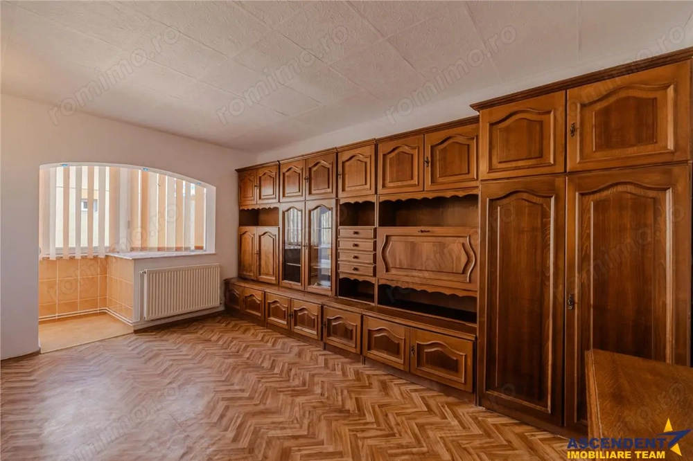 Decomandat, 2camere, insorit, balcon, loc parcare, 2 boxe, Astra, Brasov