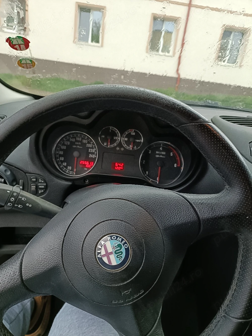 vând Alfa Romeo 147