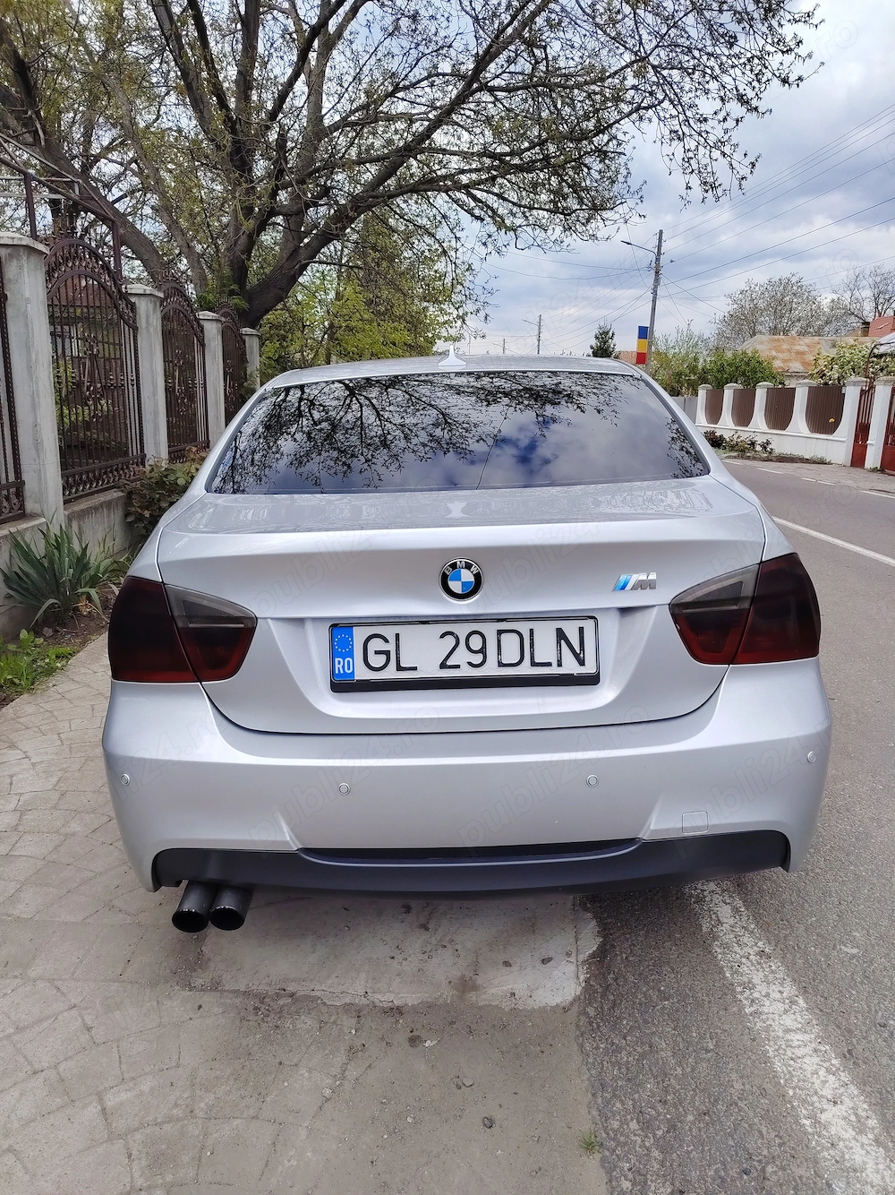Vand e90 2.0tdi pachet M din fabrica cu reviziile la zi!