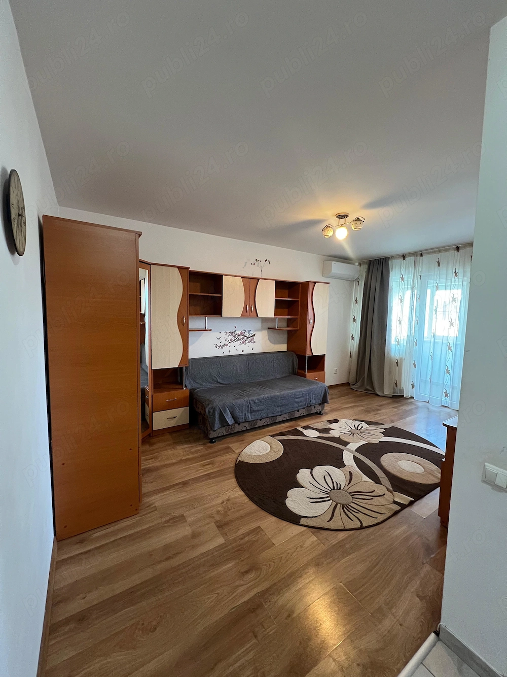 Garsoniera de închiriat open space zona Apărătorii patriei