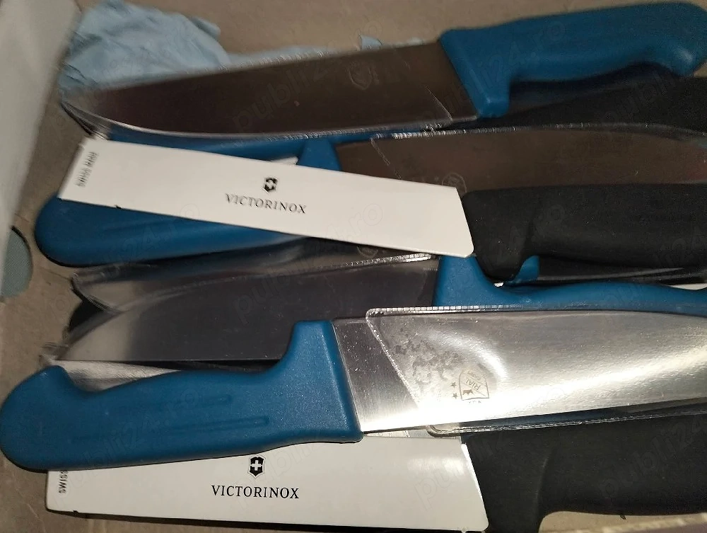 Vând cuțite,șorț,mânușă,cuțite,masaturi și vând suport pentru cuțite de abator 