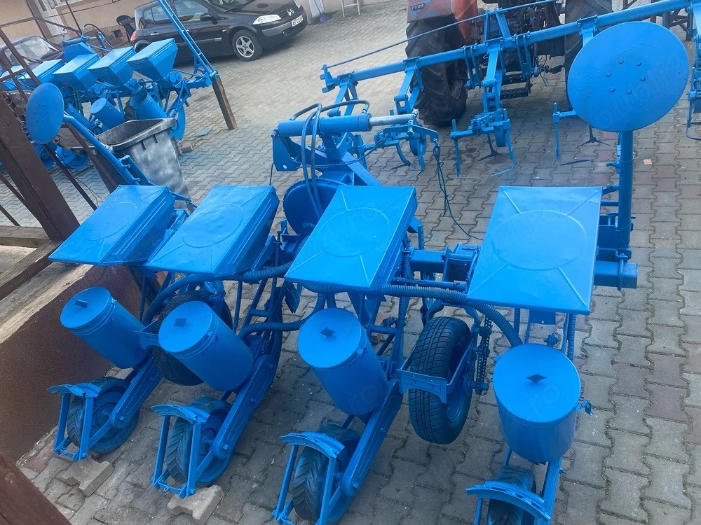 Vand semnatoare de porumb pe 4 randuri