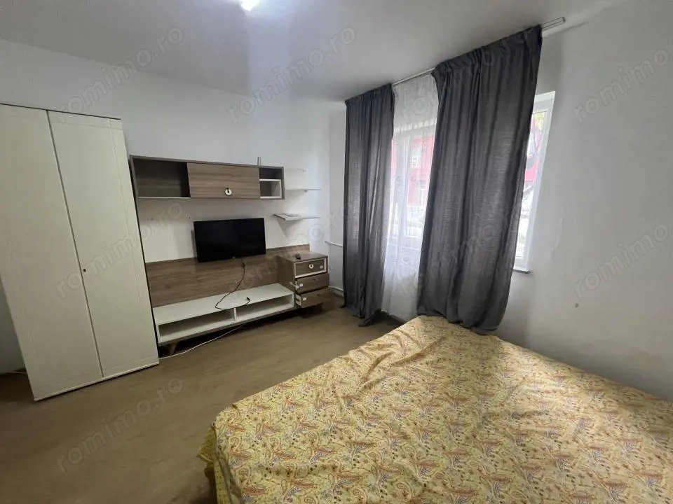 Garsonieră renovată, zona Insula 