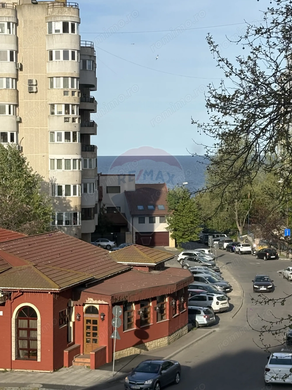 Apartament de vânzare 2 camere central cu vedere la mare