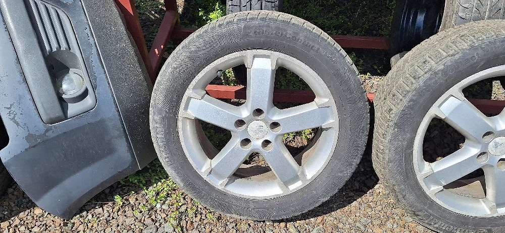 4 roti de ford 235/45/17