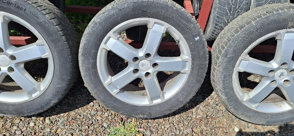 4 roti de ford 235/45/17