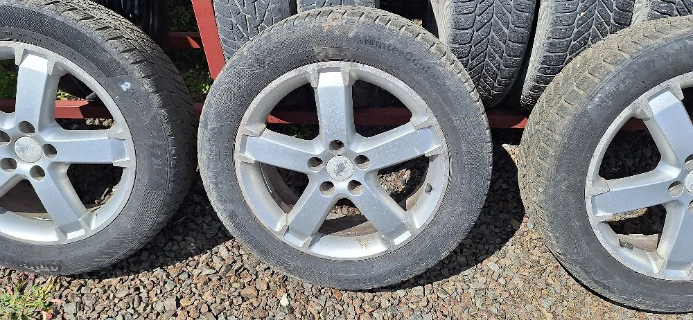 4 roti de ford 235/45/17