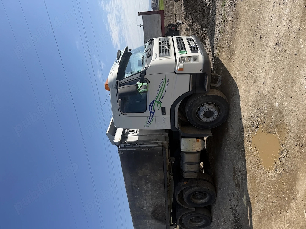 Camion VOLVO-3 axe, 390000km