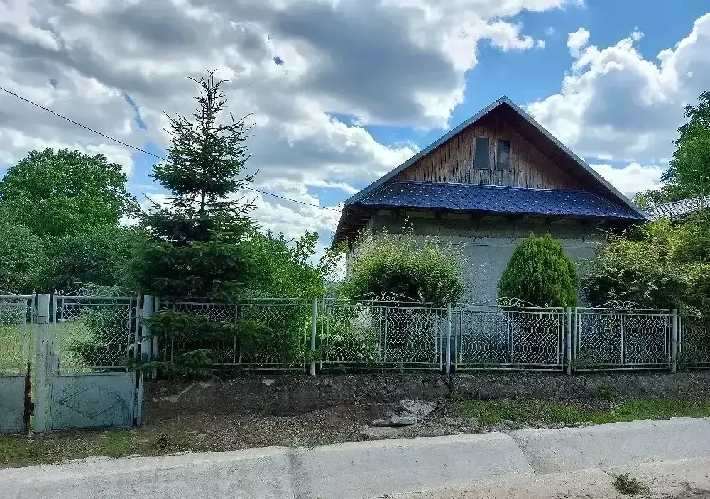 Casă și livadă pe rod 2200mp cu canalizare, gaze și acces la două străzi