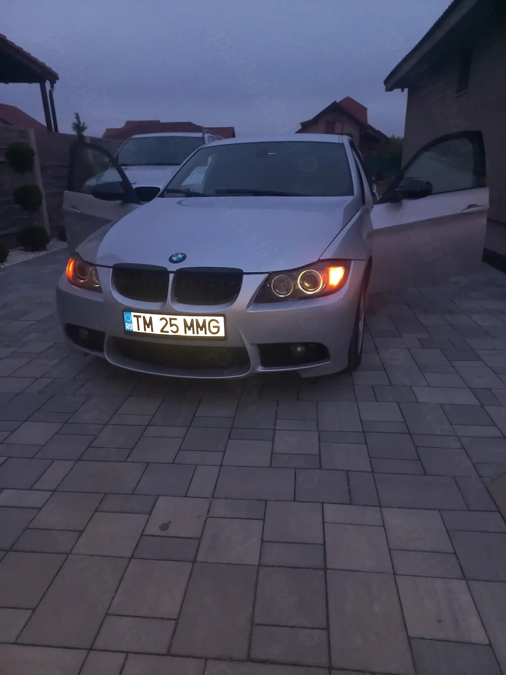 BMW 320D,163 cai,navi mare