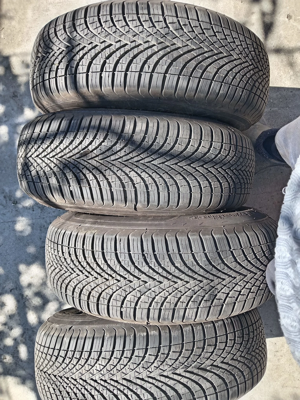 Caucicuri de vânzare M+S 195/65 R15