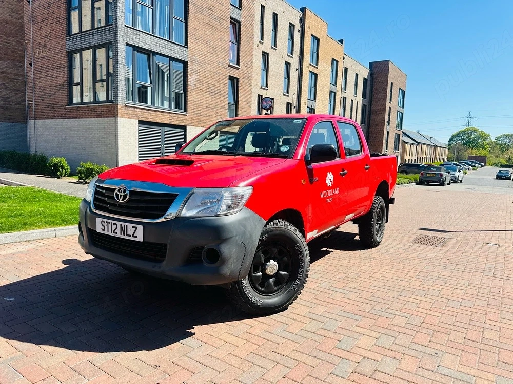 Vând Toyota Hilux 2.5 pickup 4x4 2012 km reali 70000 mille 2x Chei 