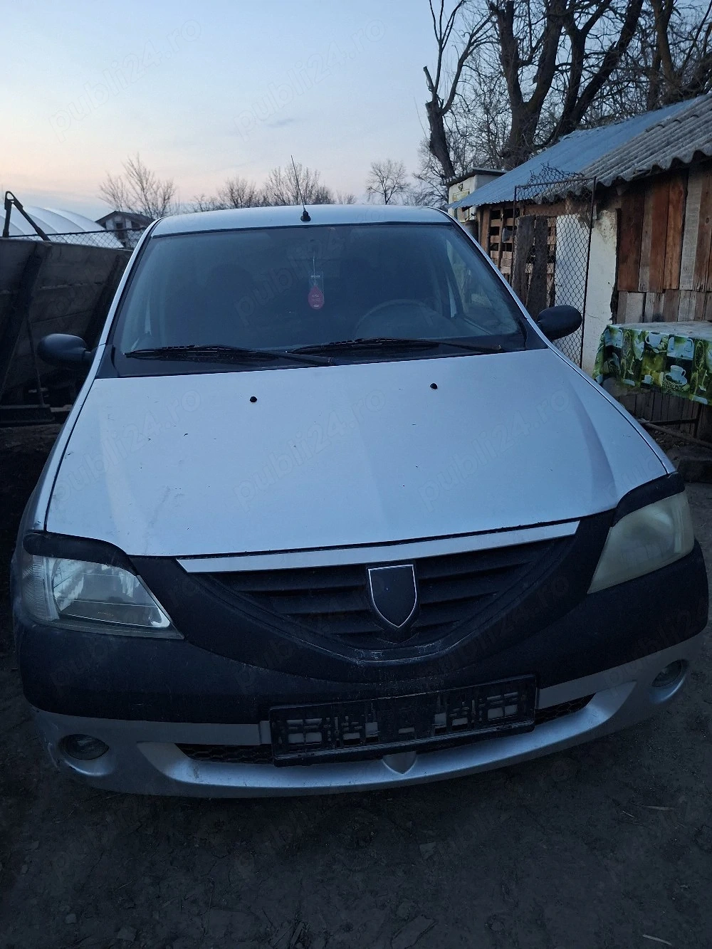 Dezmembrez Dacia Logan 