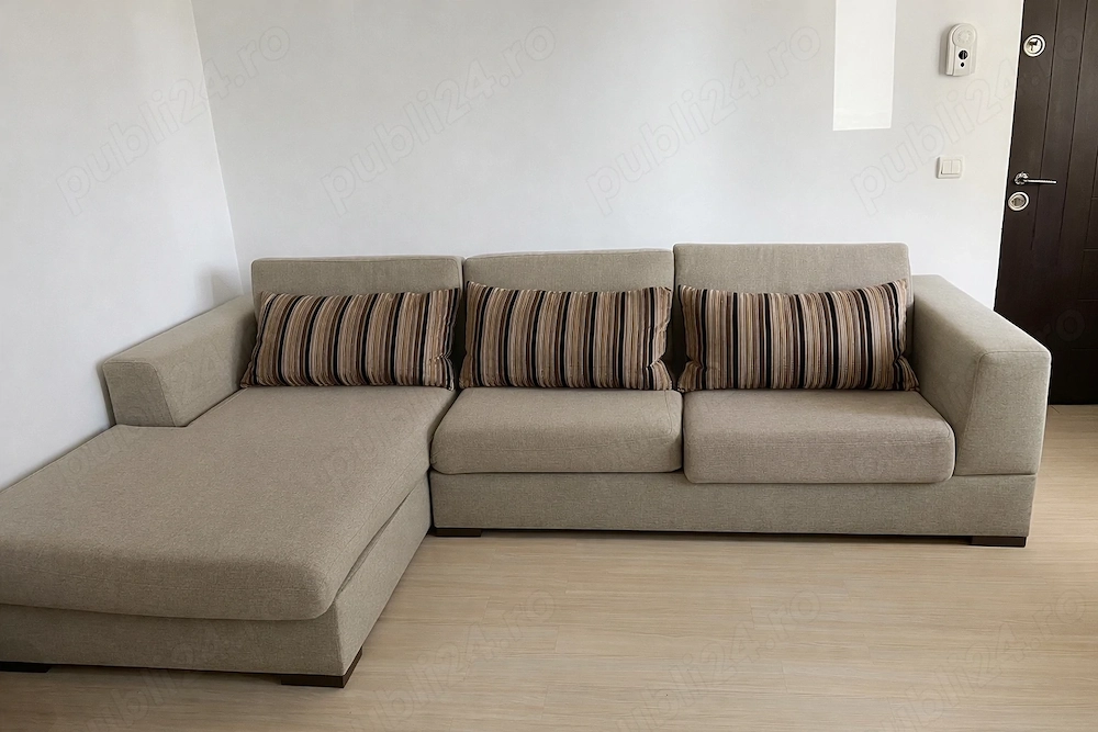 Colțar modern extensibil cu taburet, foarte comod, 1700 lei   