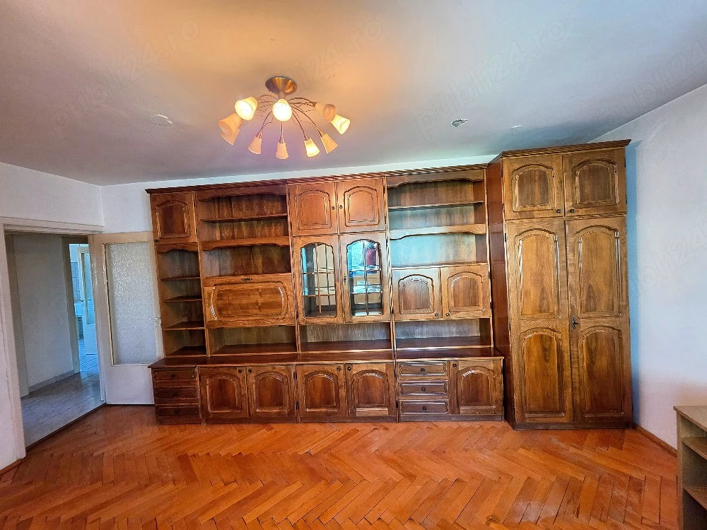 Vand apartament cu 2 camere decomandat in Calea Lipovei 78.000 euro