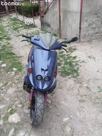 malaguti f 12 scuter