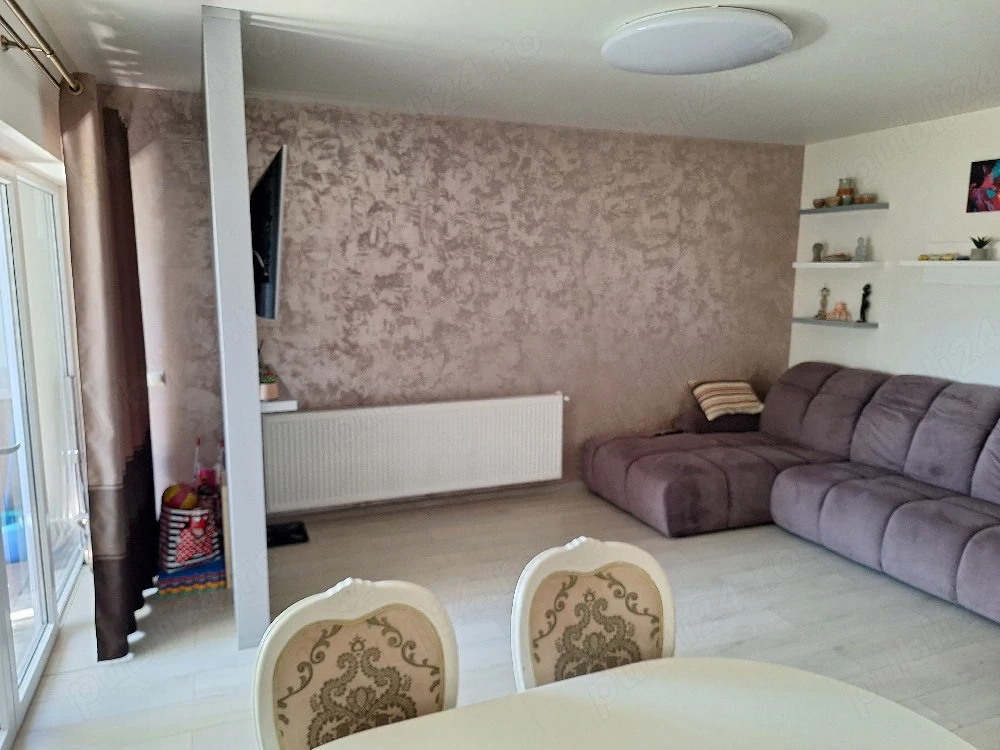 Proprietar, vand apartament !