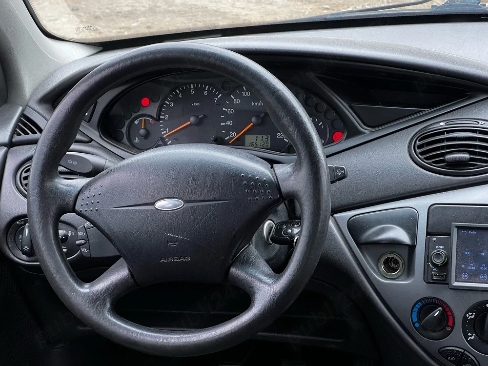 De vânzare Ford focus an 2002 1.6 benzină proprietar acte la zi climă proiectare geamuri electrice c
