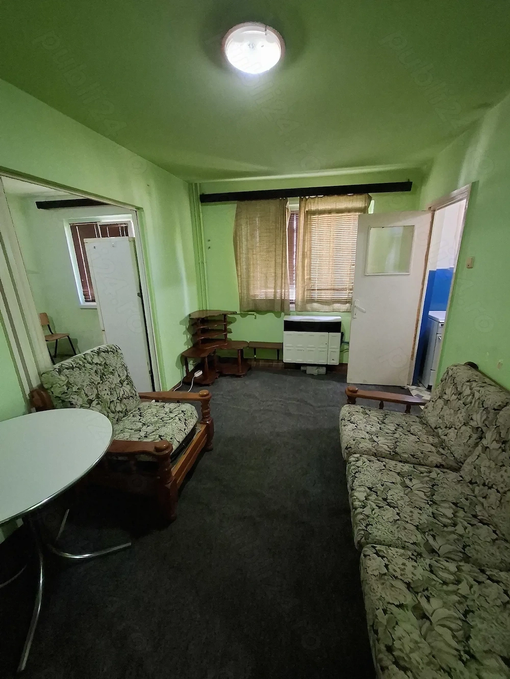 Vând apartament  2cam.conf.semidecomandat bloc de 4etaje la etajul  3