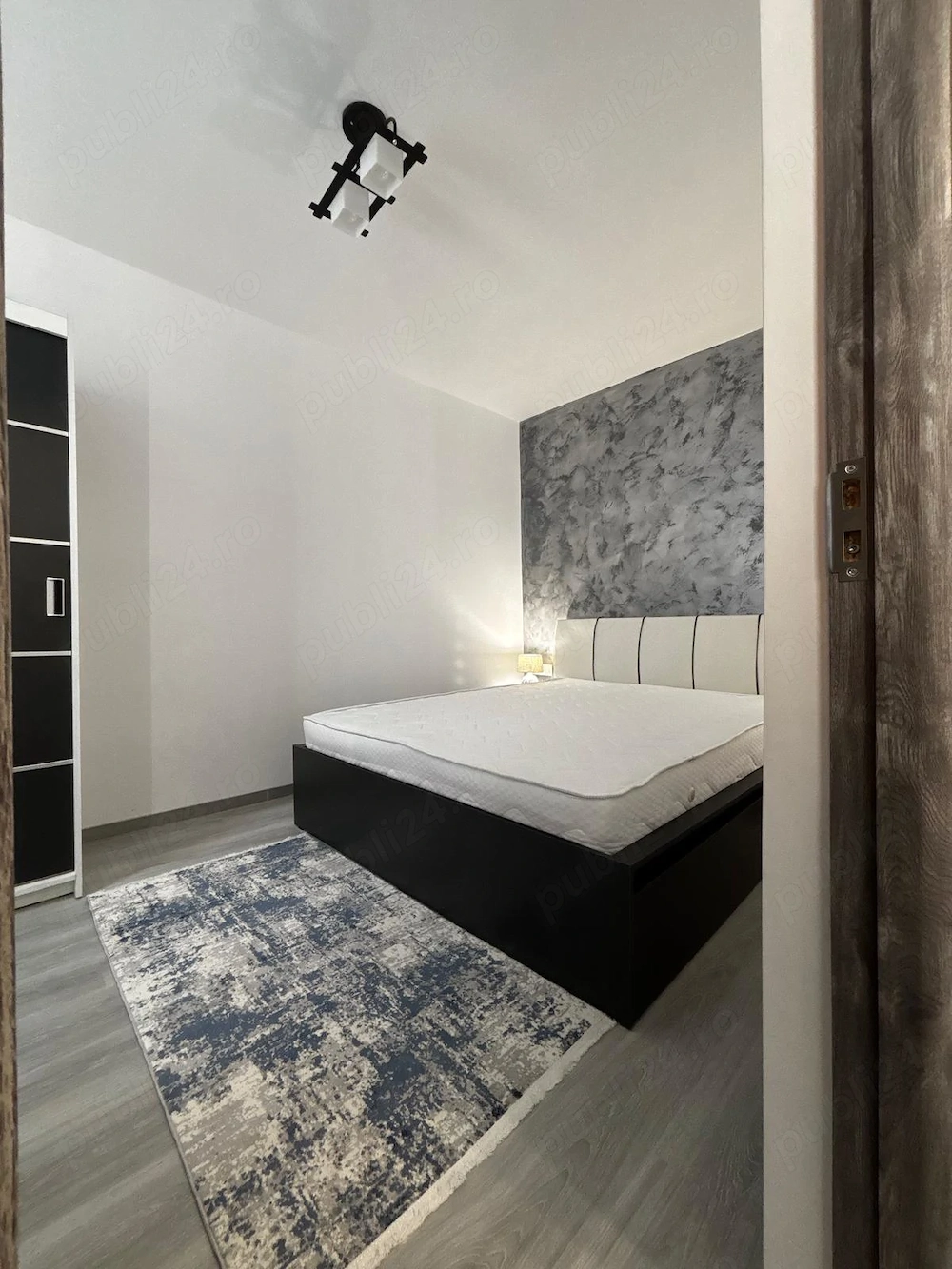 Vand apartament 3 camere, etaj 3 din 4, exercitiu