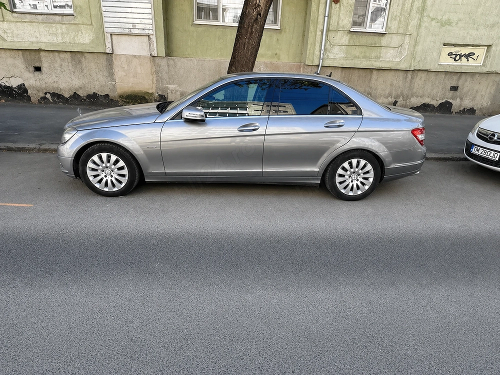 Mercedes C200 CGI BlueEFFICIENCY Elegance foarte bine echipata stare foarte buna