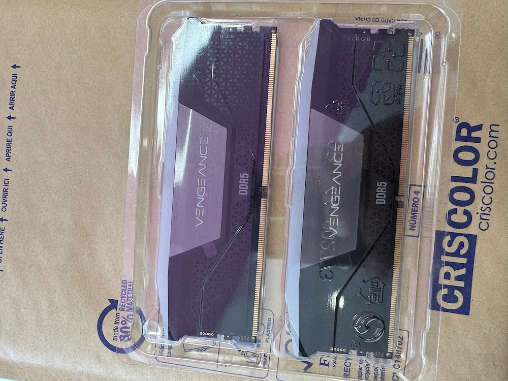 NOU - VENGEANCE  32GB (2x16GB) DDR5 DRAM 6000MT s CL36 Memory Kit   Black 