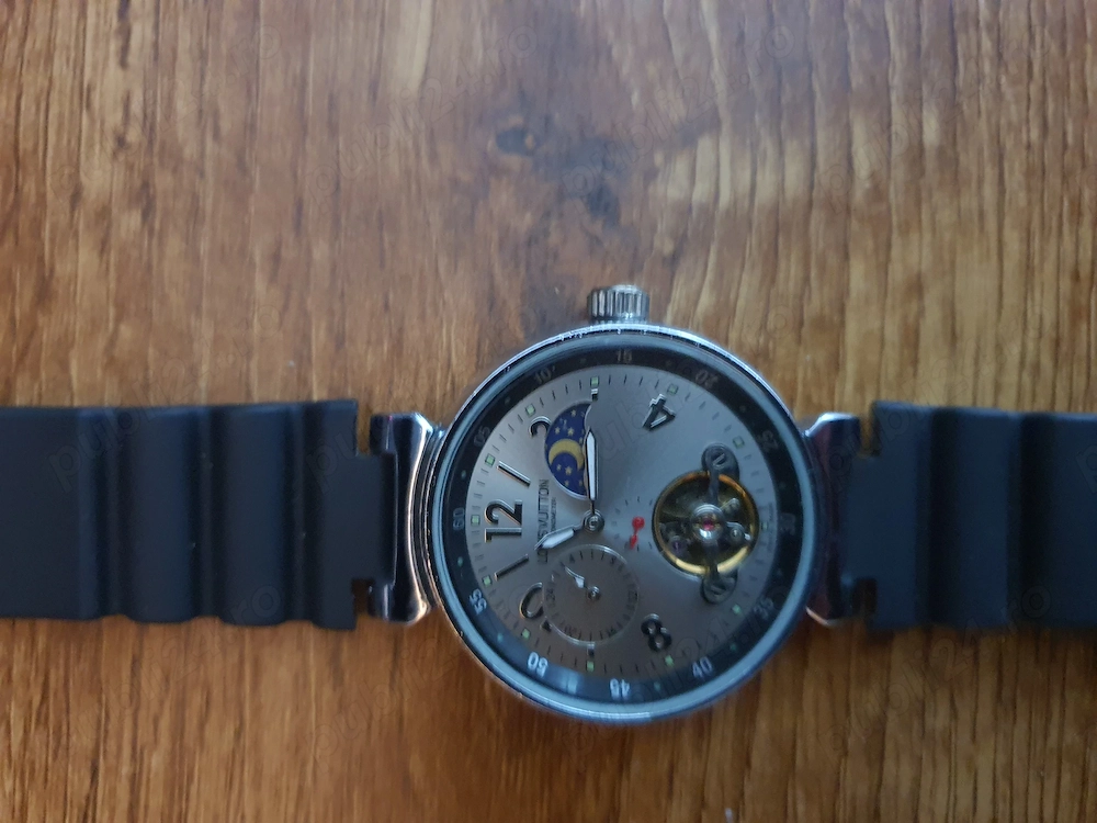 Ceas automatic Louis Vuitton intr-o stare foarte buna estetica si functionare