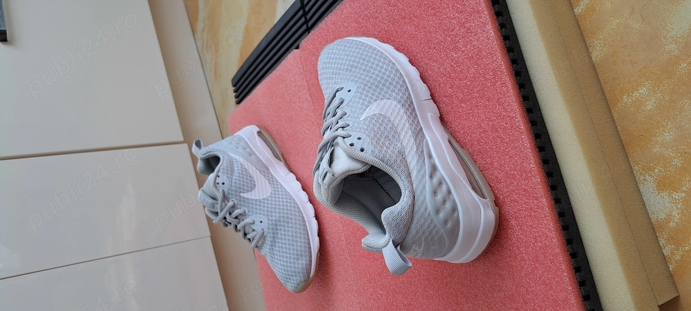 Adidasi unisex Nike 37