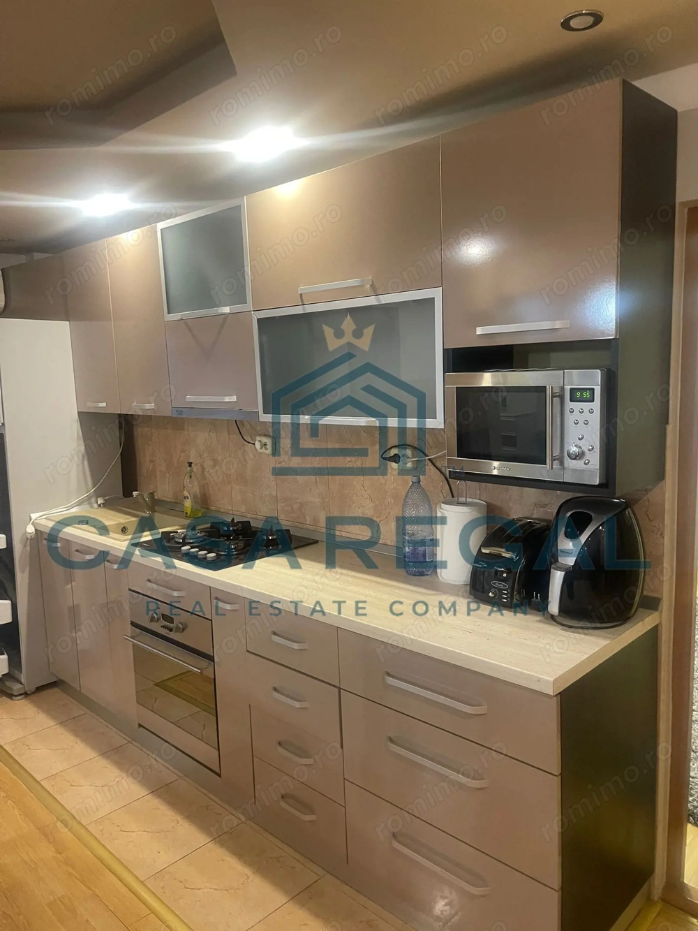 Apartament 3 camere, mobilat modern, et. 3, zona Decebal – AC, parcare la liber