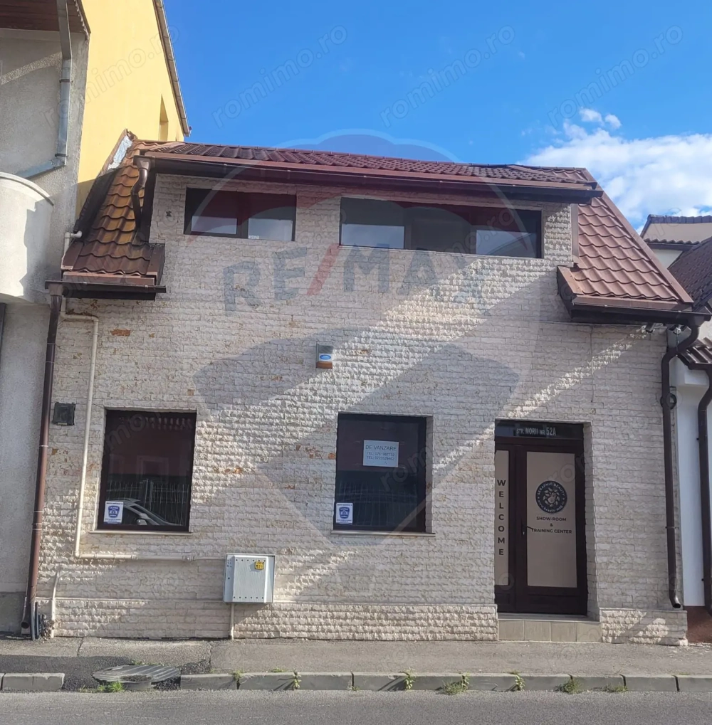 Casă / Vilă cu 4 camere de vânzare în zona Blumana