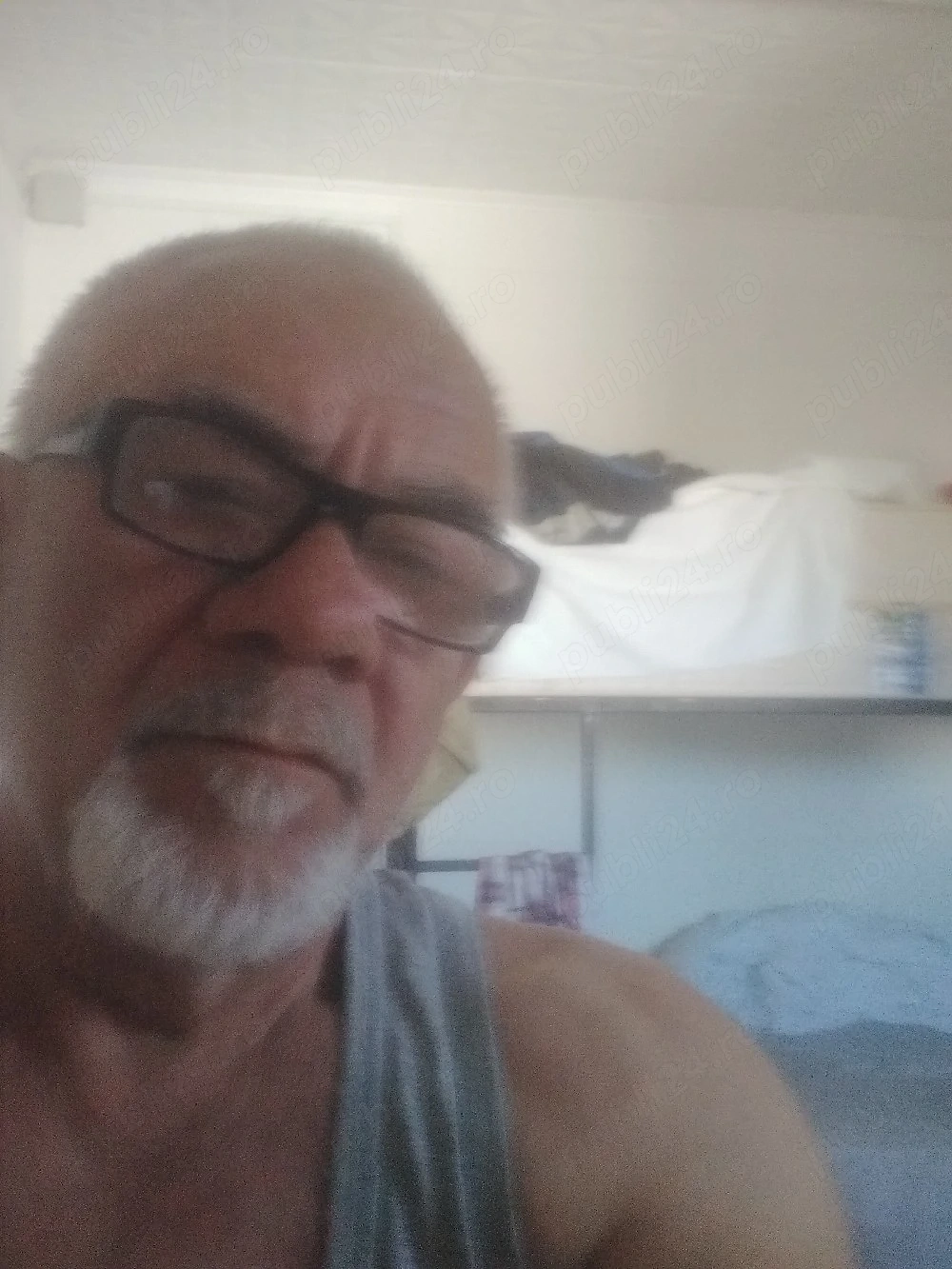 caut cazare