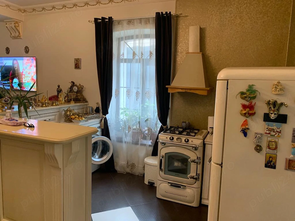 vand casa.px1 din caramida 4 camere zona ultra central