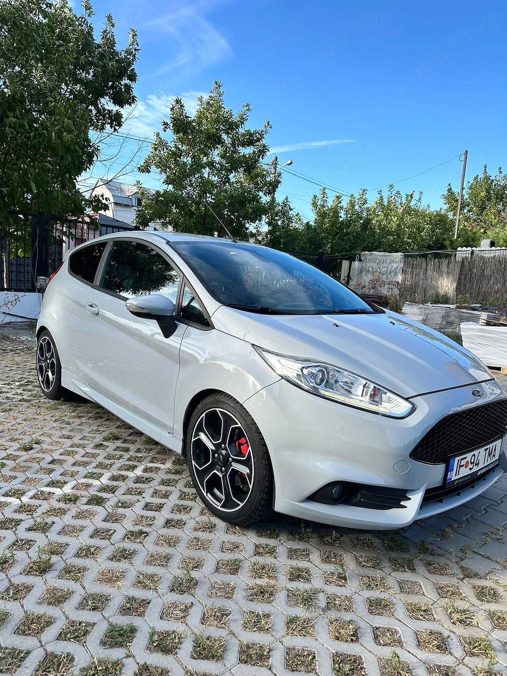 Vând Ford fiesta st200