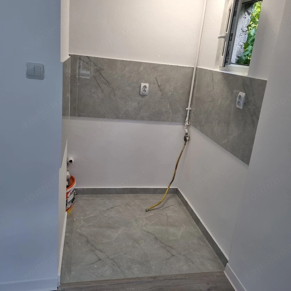 proprietar vand gars cf 3 piata Reșița etaj 2 4 gaze nou renovata