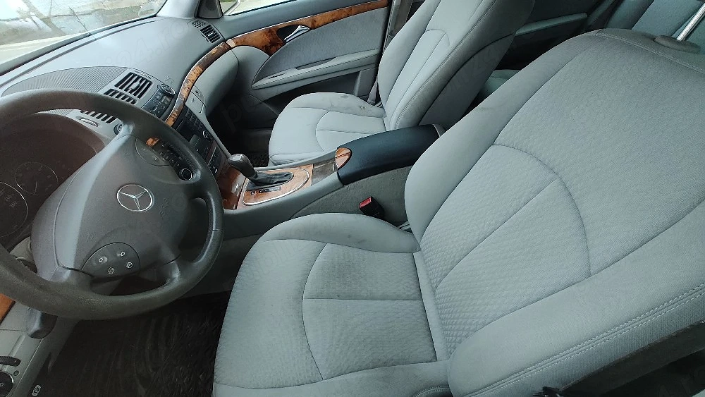 vând Autoturism Mercedes Benz E Klasse 