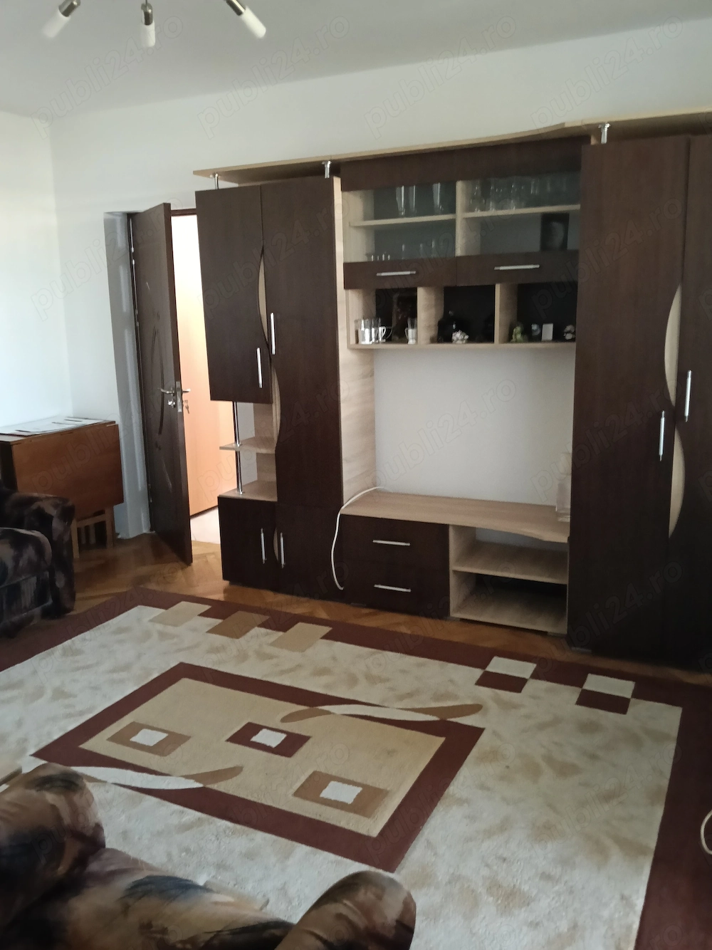 Închiriez apartament 3 camere situat langa Spitalul județean 