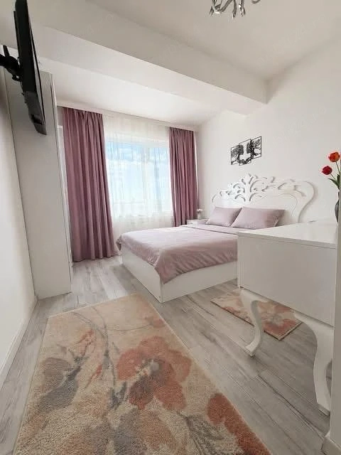 vând apartament decomandat 