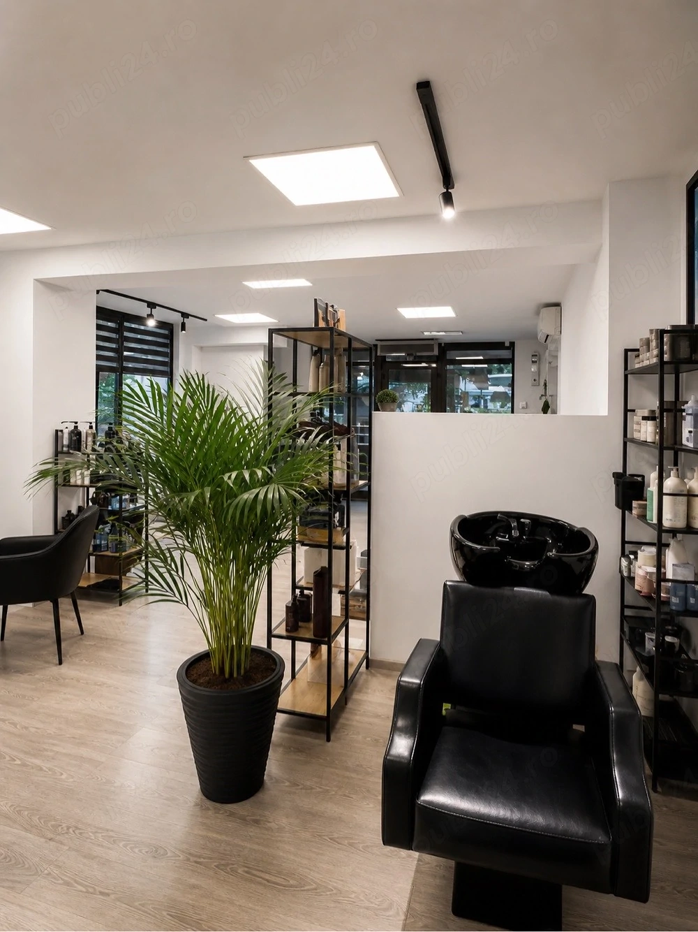 Vand afacere salon la cheie 
