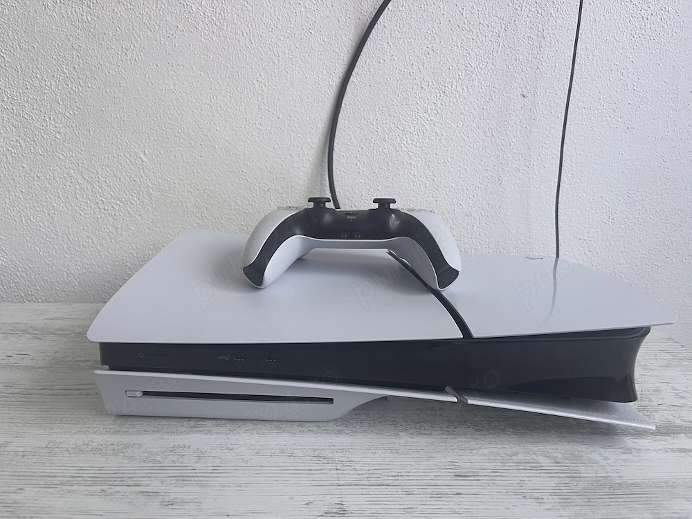Vând PlayStation 5 slim cu disc