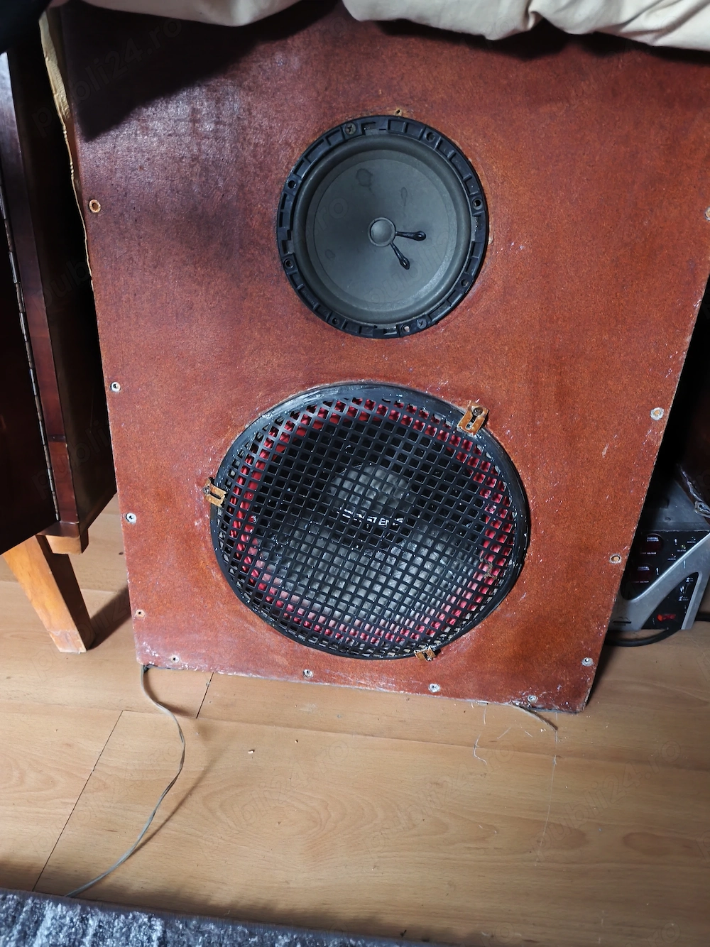 Vând 2 boxe 200 w